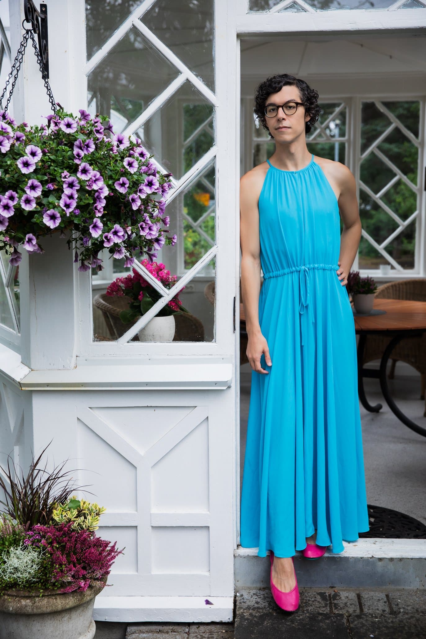 Blue outfit in botanical garden