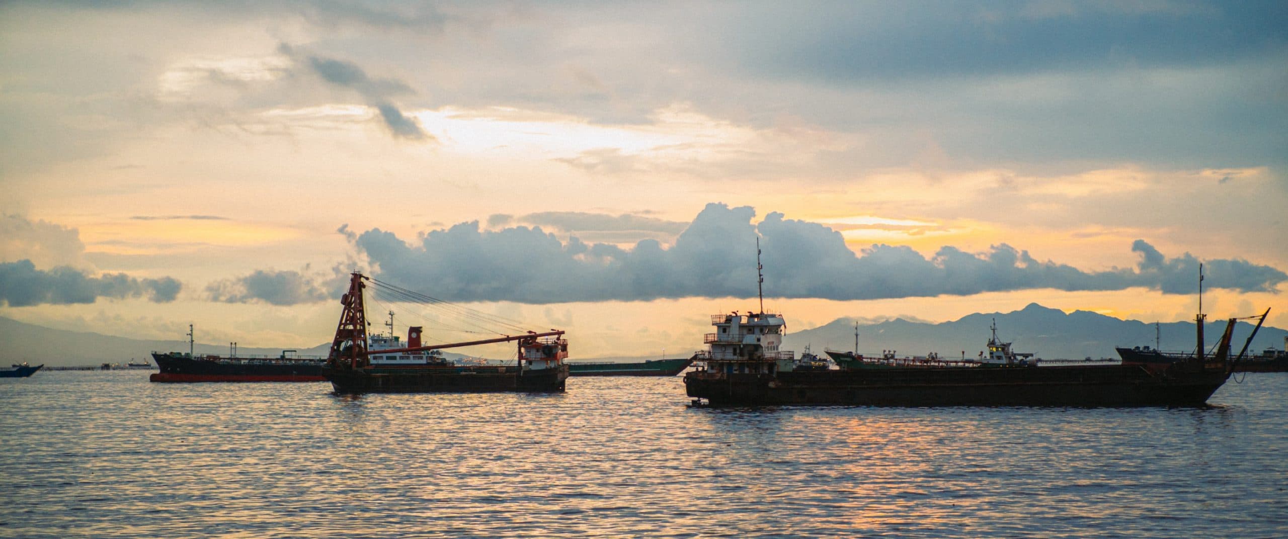 Manila sunset — wide